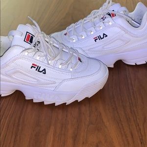 White size 7 Fila shoes